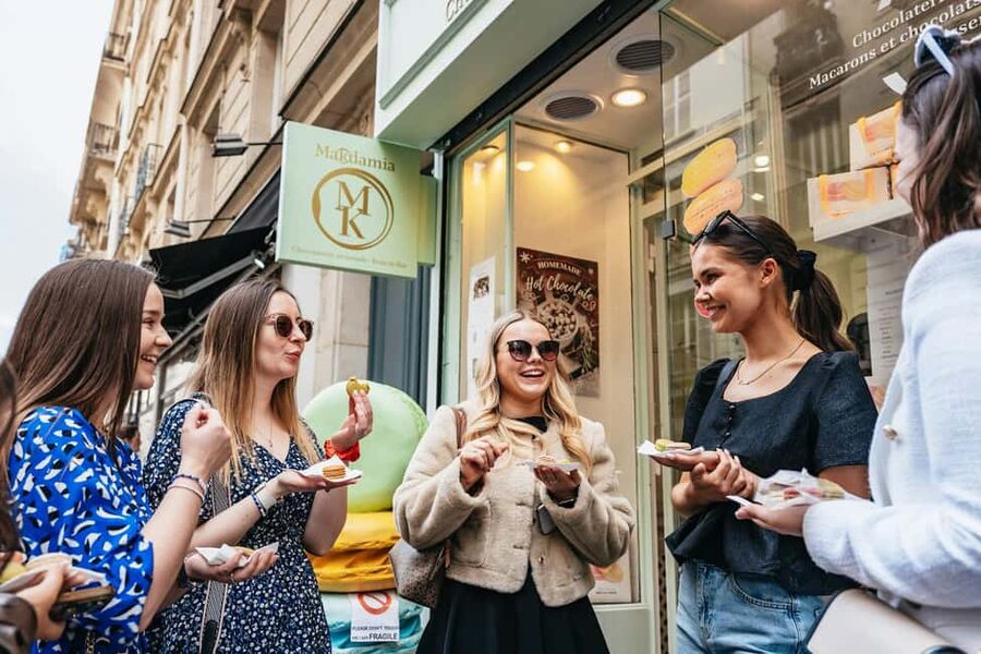 Paris: Seine Cruise and Macaron Tasting by the Eiffel Tower - What the route shows you from the water