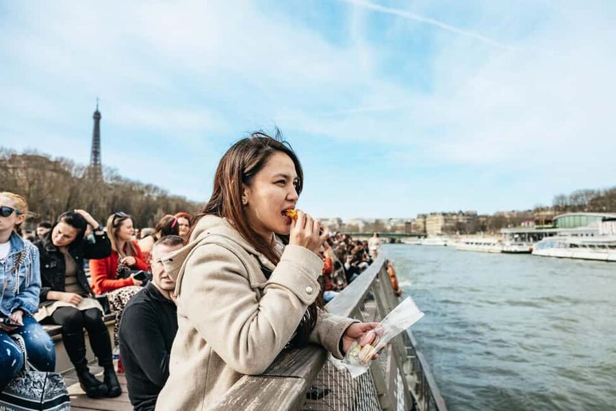 Paris: Seine Cruise and Macaron Tasting by the Eiffel Tower - Timing the boat and bakery without stress