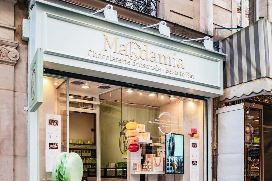 Paris: Seine Cruise and Macaron Tasting by the Eiffel Tower - What the self-guided setup means