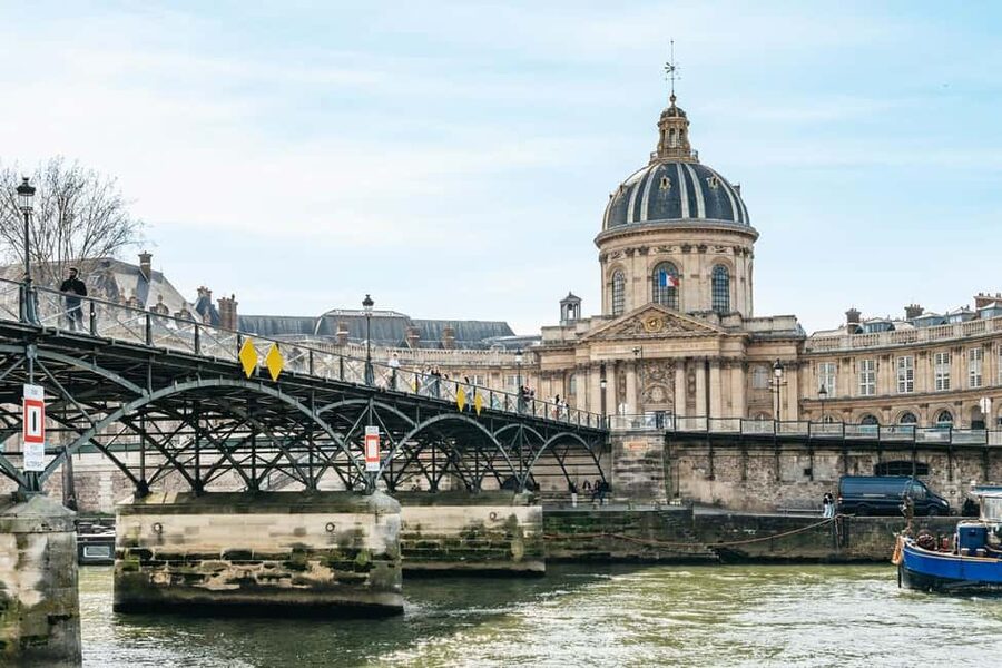 Paris: Seine Cruise and Macaron Tasting by the Eiffel Tower - Who will like this experience most?