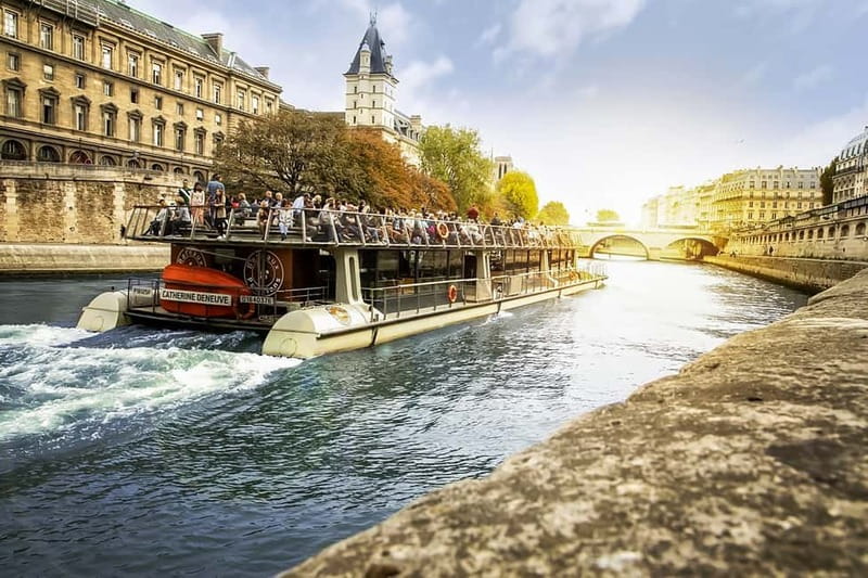 Paris: Seine Cruise & Crepe Tasting near the Eiffel Tower - Audio guides in 14 languages