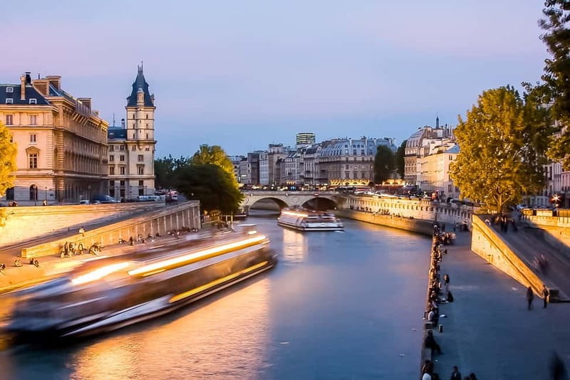 Paris: Seine Cruise & Crepe Tasting near the Eiffel Tower - The Trocadéro crêpe stop