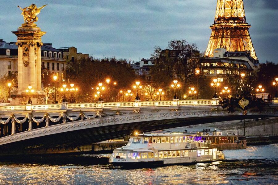 Paris: Seine Dinner Cruise from Eiffel Tower/Liberty Statue - What you see from the boat