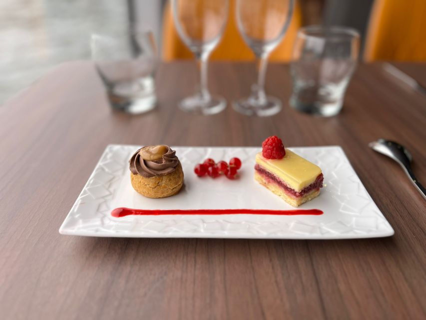 Paris: Seine River Bistronomic Dinner Cruise - Why the outdoor terrace matters