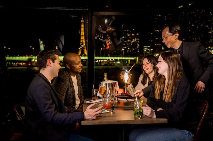 Paris: Seine River Champagne Dinner Cruise with Live Music - A Paris evening that begins on the Seine