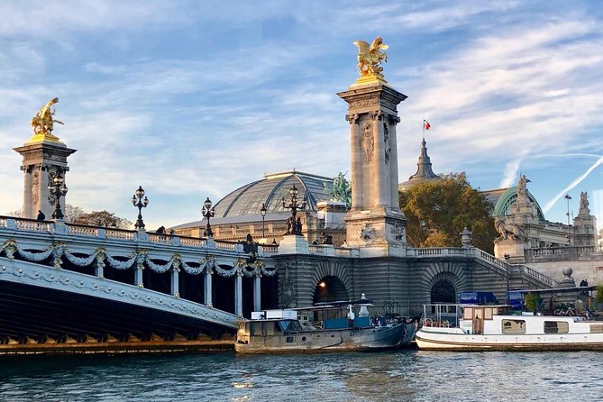 Paris Seine River Champagne Tasting Cruise - Champagne and Paris in one compact evening