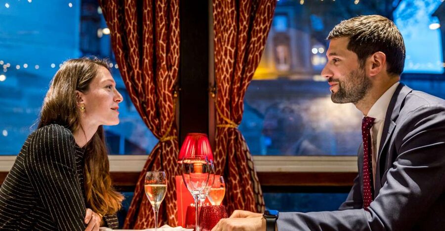Paris: Seine River Cruise with 3-Course Dinner & Live Music - Choosing between 6:45 PM and 9:15 PM