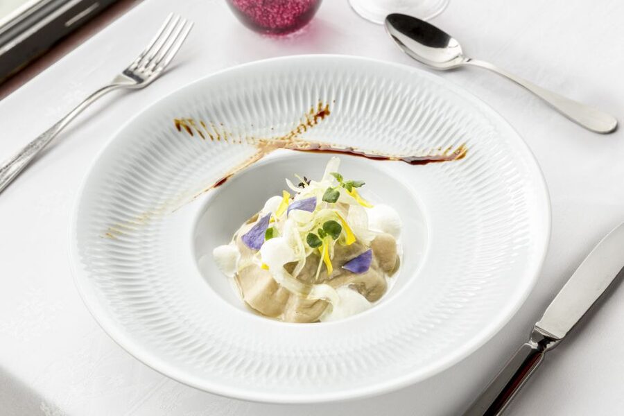 Paris: Seine River Cruise with 3-Course Dinner & Live Music - What arrives on your plate