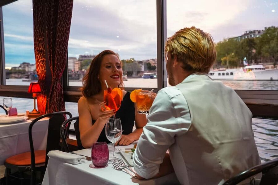 Paris: Seine River Cruise with 3-Course Dinner & Live Music - Who should book this cruise?
