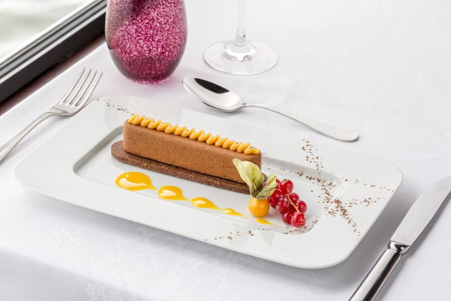 Paris: Seine River Cruise with 3-Course Dinner & Live Music - Starting at Port de Solférino
