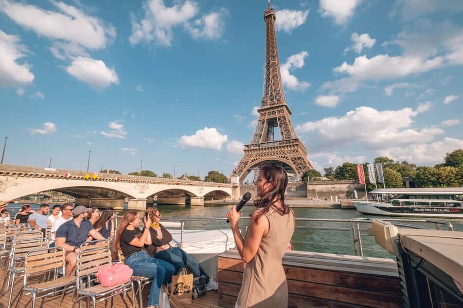 Paris: Seine River Cruise with Champagne from Eiffel Tower - Why a Seine cruise is a smart first hour in Paris