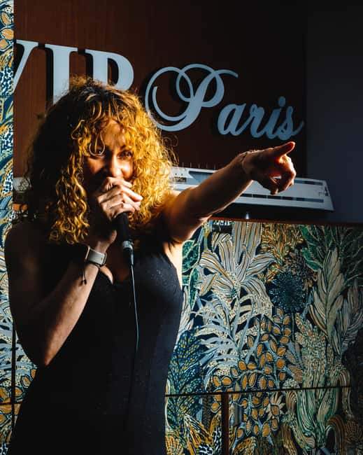 Paris: Seine River Dinner Cruise with Live Music - Dining beside the city lights