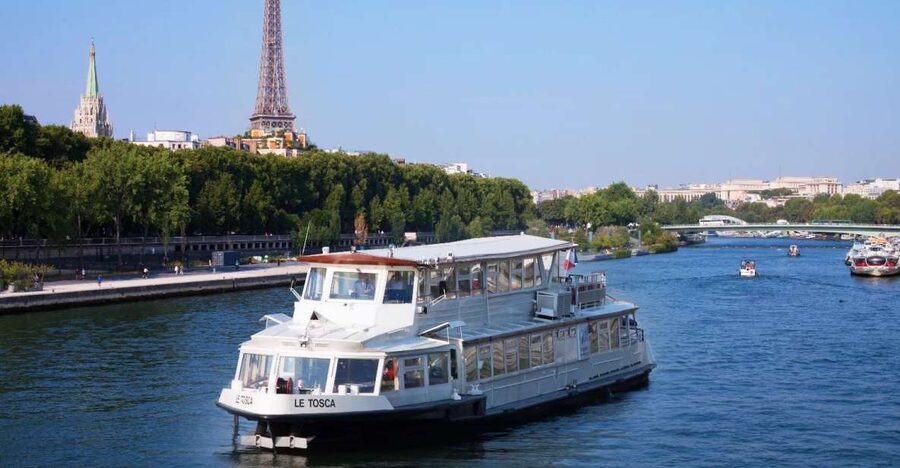 Paris : Seine River Lunch cruise from Eiffel Tower - Should you book this Seine lunch cruise?