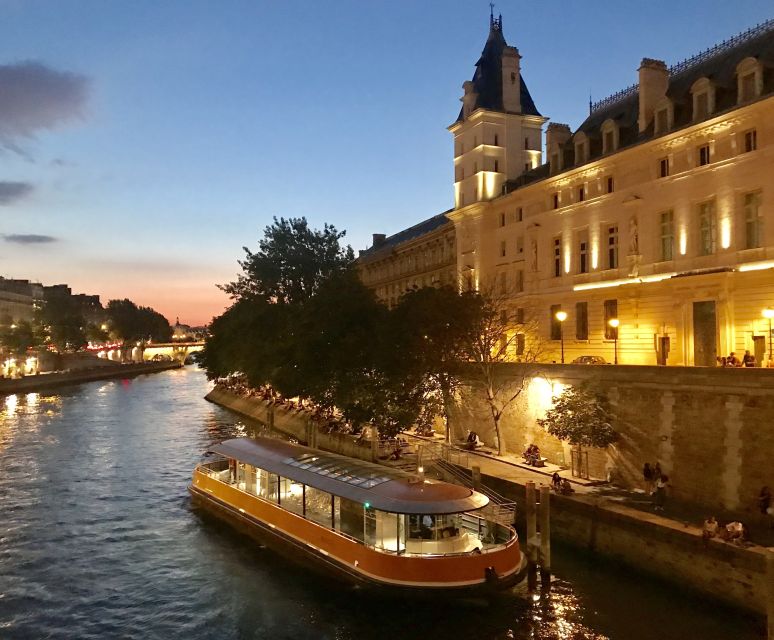 Paris: Seine River Panoramic Cruise - Finding the dock near Saint Michel