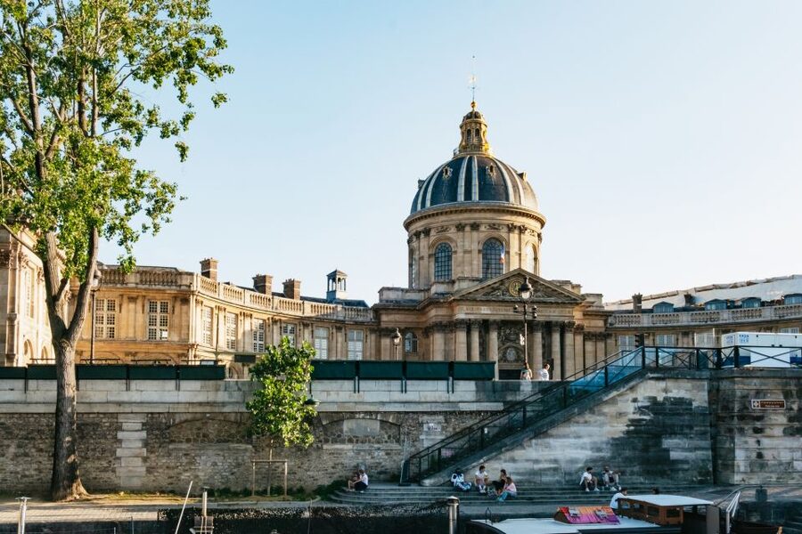 Paris: Seine River Panoramic Views Dinner Cruise - Choosing the right departure time