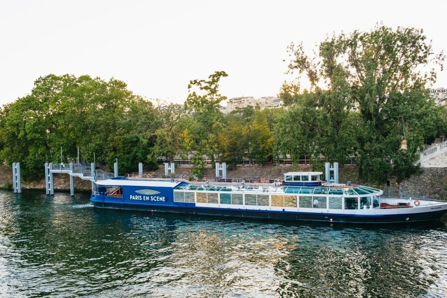 Paris: Seine River Panoramic Views Dinner Cruise - The Louvre and Place de la Concorde from the water