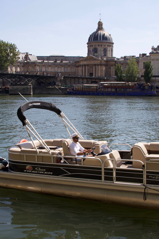 Paris: Seine River Private Guided Pontoon Boat Cruise - A private view of Paris from Pont d’Issy