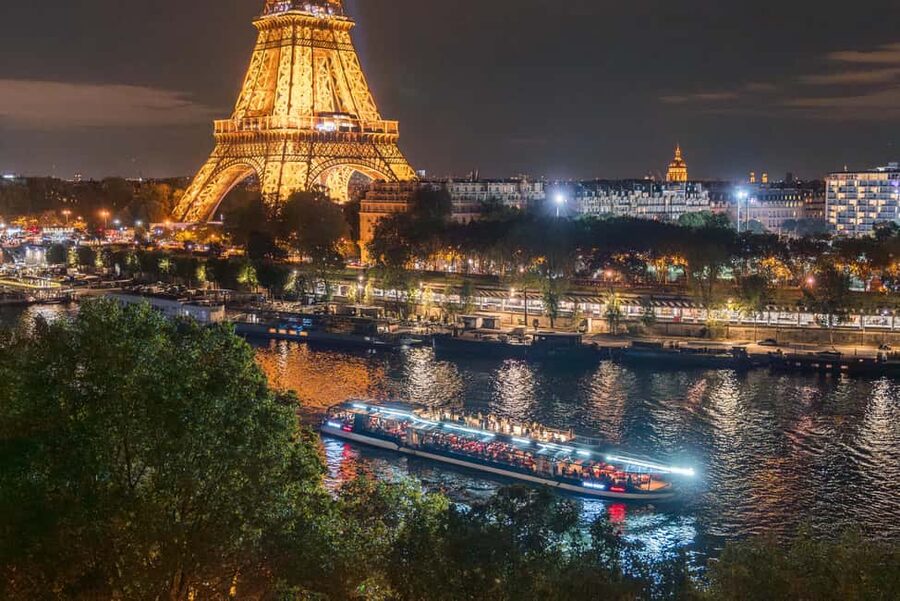 Paris: Seine River Sightseeing Cruise by Bateaux Mouches - Daytime, sunset, or night?