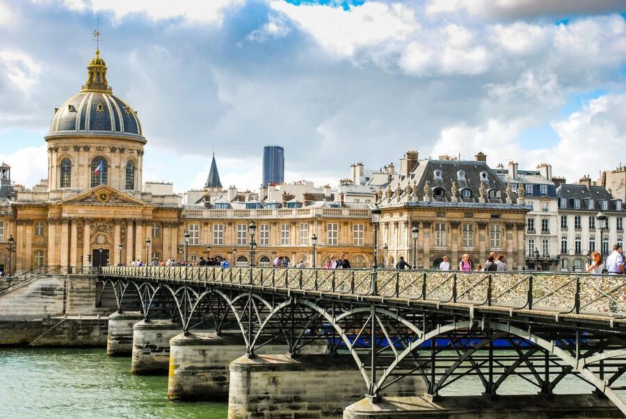 Paris: Seine River Walking Tour with Optional Musée d'Orsay - Pont du Carrousel and the Louvre view