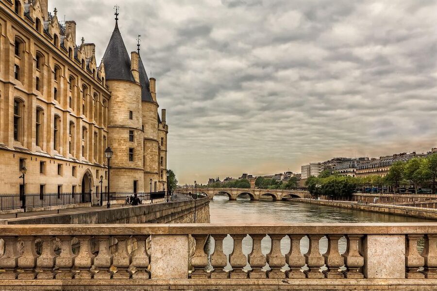 Paris: Seine River Walking Tour with Optional Musée d'Orsay - Price, timing, and what you receive for $42