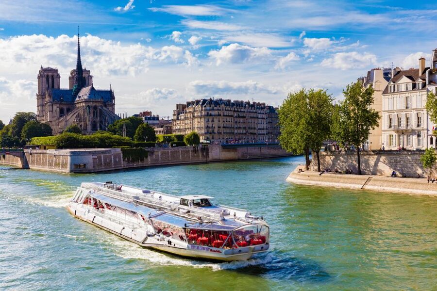 Paris: Sightseeing Cruise on the Seine with 3-Course Lunch - The cruise begins with the Seine in view