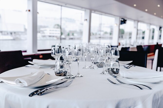 Paris Theo Boat Seine River Italian Trattoria Style Dinner Cruise - Bir Hakeim Bridge and the Statue of Liberty