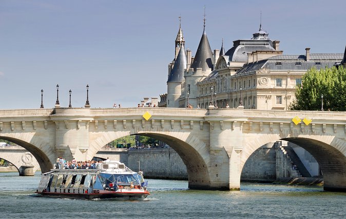 Paris Tour with Lunch at the Eiffel Tower and Seine River Cruise - What the audio guides mean for you