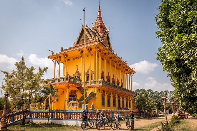 Phnom Penh: Cycling Adventure on Islands of the Mekong - The Mekong crossing sets the tone