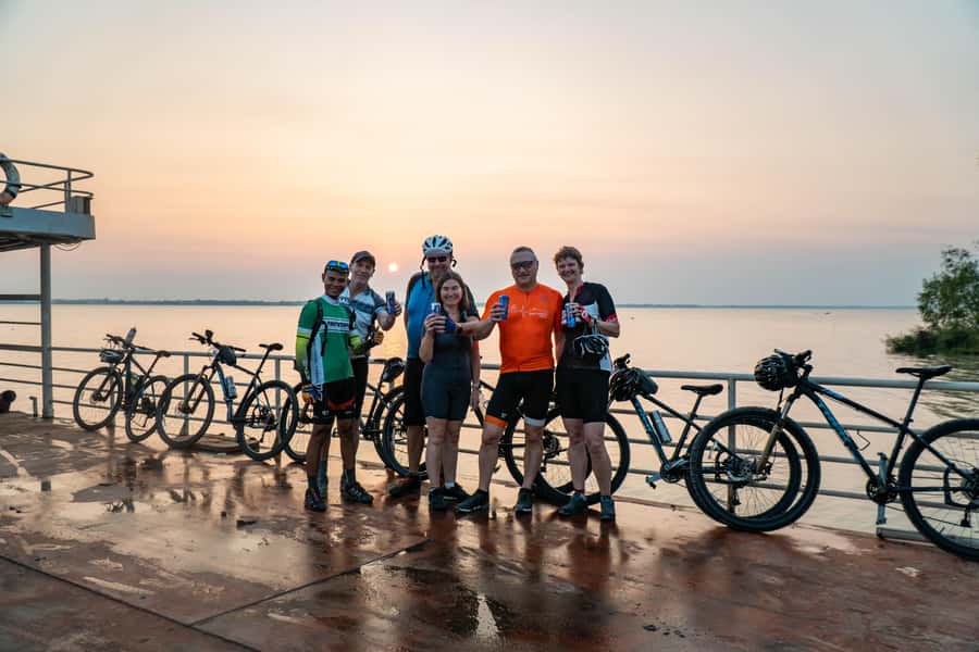 Phnom Penh: Mekong Islands Sunset Bike Tour include drinks - Leaving Phnom Penh at 3 pm