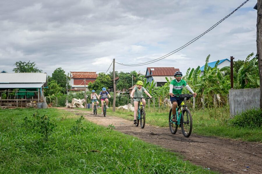 Phnom Penh: Mekong Islands Sunset Bike Tour include drinks - Booking details worth knowing