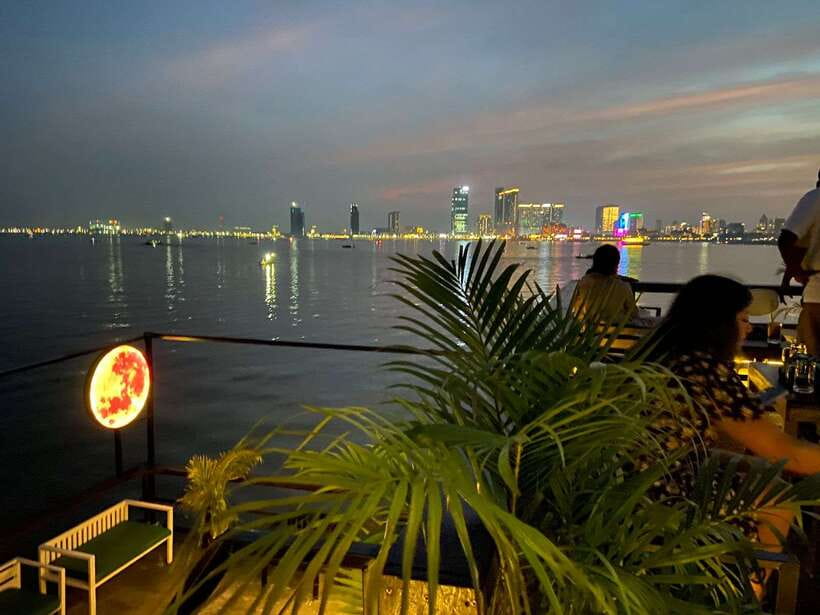 Phnom Penh: Mekong River Sunset Cruise with free flow drink - The tuk-tuk ride from central Phnom Penh