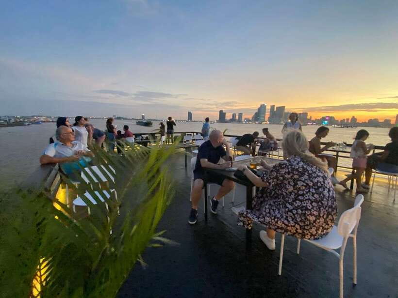Phnom Penh: Mekong River Sunset Cruise with free flow drink - What the sunset portion is really like
