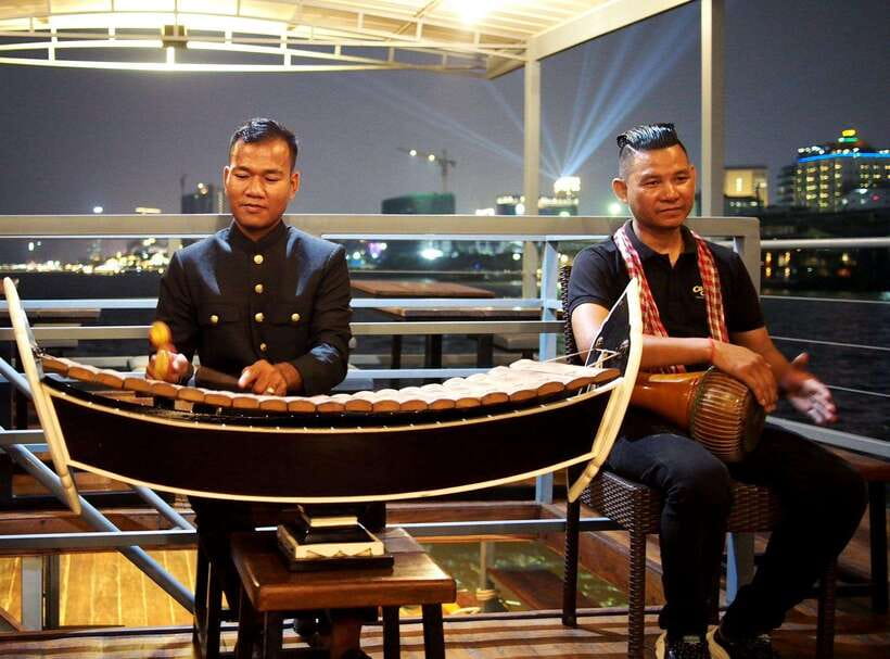 Phnom Penh: Mekong Sunset Dinner Cruise with Live Music - What you will see along the Mekong