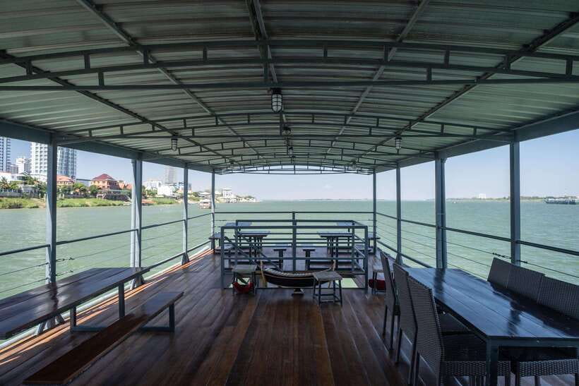 Phnom Penh: Mekong Sunset Dinner Cruise with Live Music - How the dinner package works