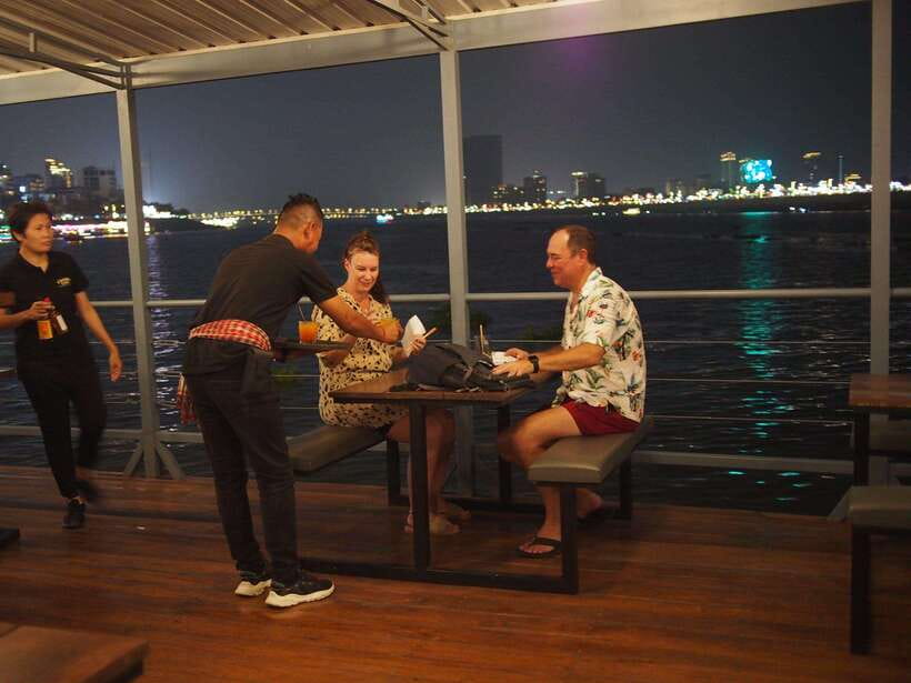 Phnom Penh: Mekong Sunset Dinner Cruise with Live Music - Hotel pickup, timing, and small practical details