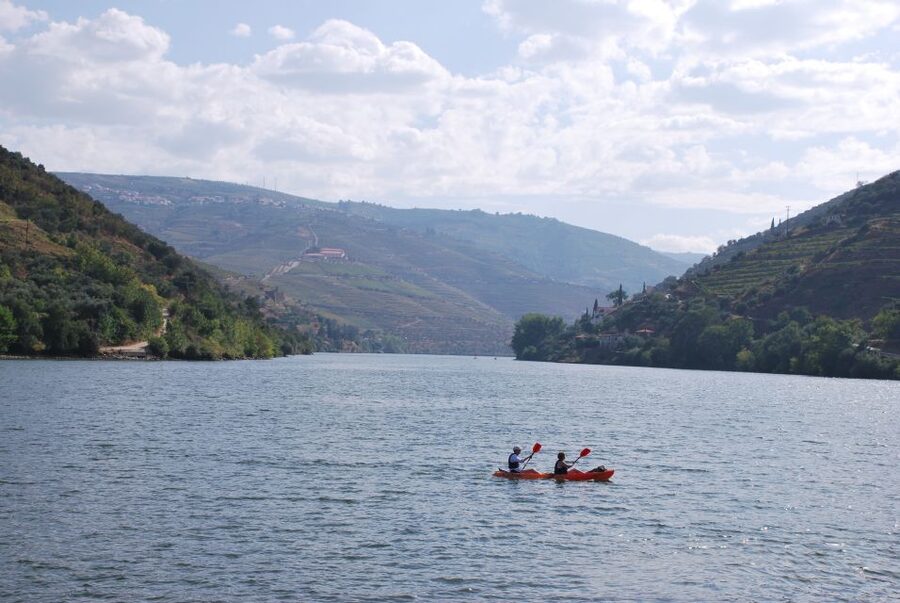 Pinhão: 4 Hour Douro Valley Kayak Rental - Setting out from Pinhão’s iron bridge