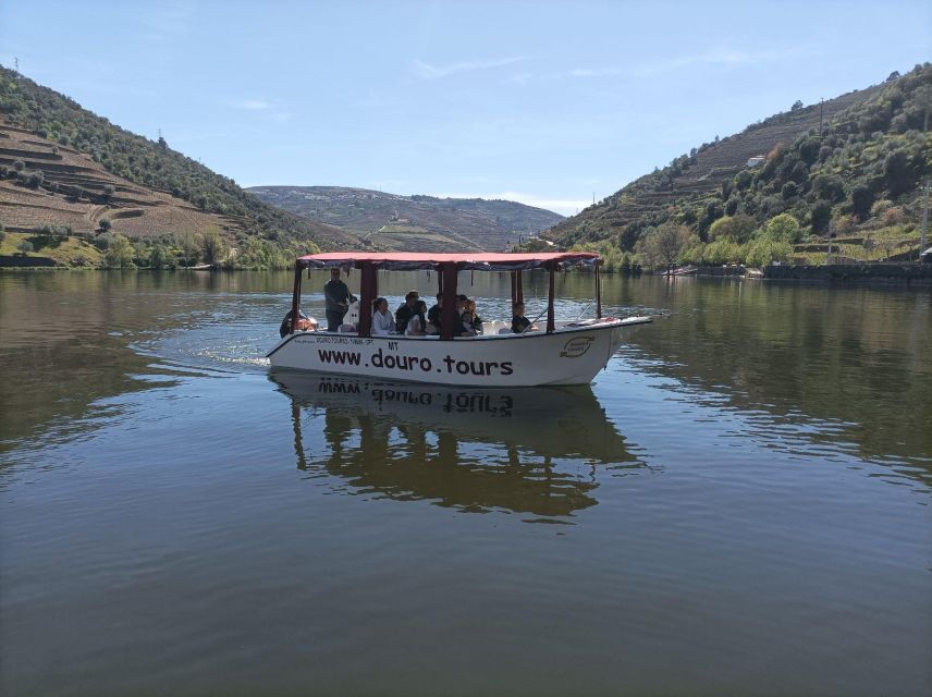 Pinhão: Douro River 50-min Boat Trip with Port Wine - Quinta das Carvalhas before returning