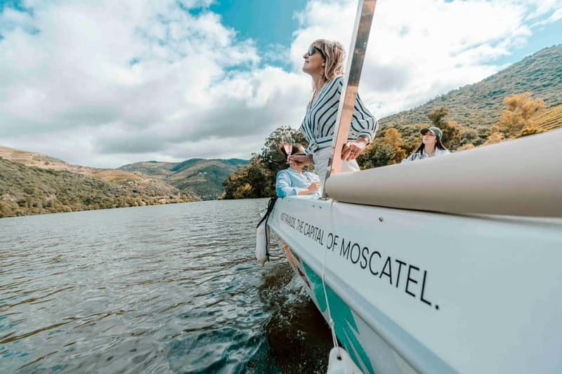 Pinhão: Douro River Solar Boat Tour with Wine Tasting - Two Adega de Favaios wines on board