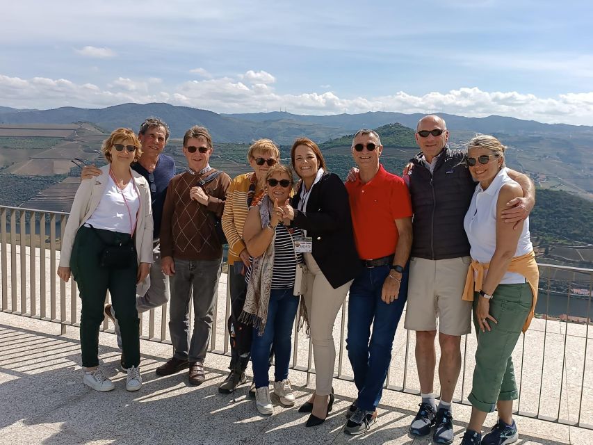 Pinhão: Douro Valley with Wine Tasting, Boat Trip and Lunch - Lunch in Pinhão, with port included