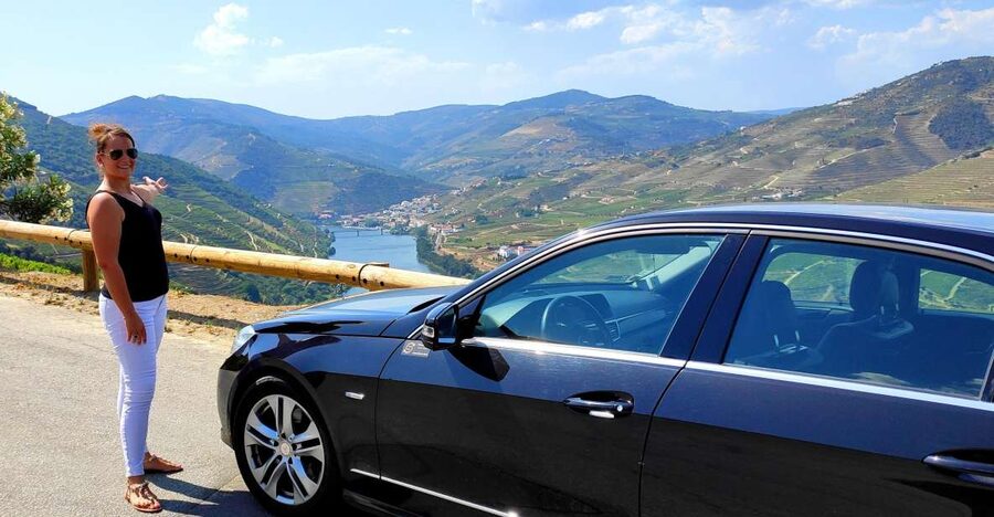 Pinhão: Douro Valley with Wine Tasting, Boat Trip and Lunch - What the minivan format means for you