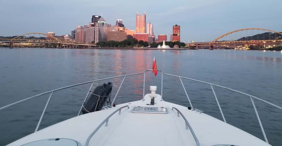 Pittsburgh: Private Yacht River Cruise with Captain and BYOB - Point State Park and the downtown skyline