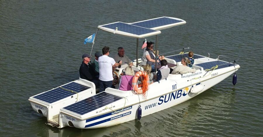 Portimão: Silves & Arade River History Tour on a Solar Boat - A quiet boat with a social guide