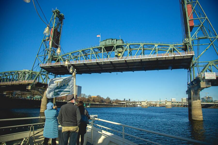 Portland: 2-Hour Lunch Cruise Through Downtown - How the Historical Commentary Works