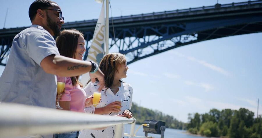 Portland: Brunch Cruise on Willamette River - Piano music and the pace of the meal