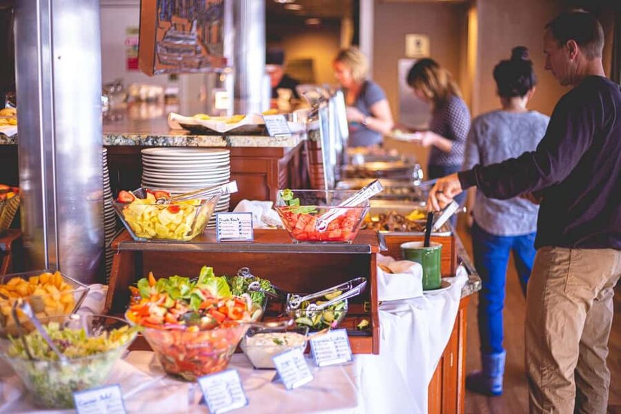 Portland: Brunch Cruise on Willamette River - Seating, narration, and accessibility details