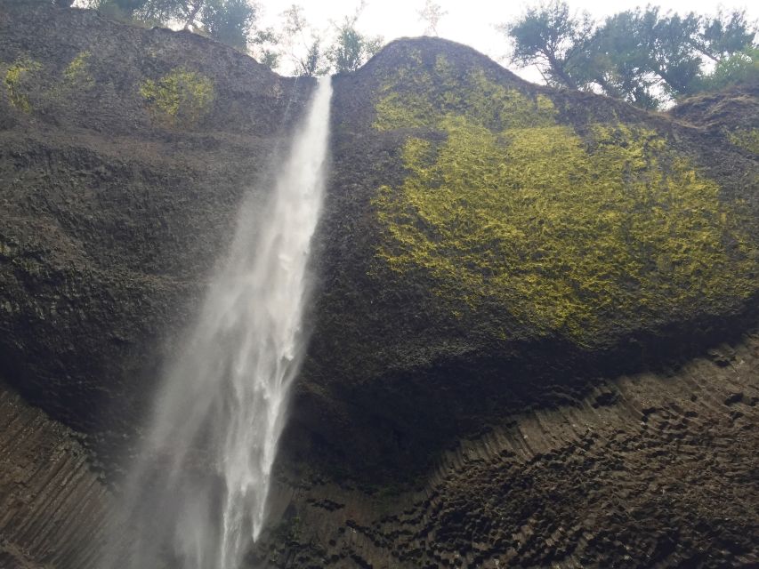 Portland: Columbia River Gorge 3-Hour Small Group Tour - What the small group changes