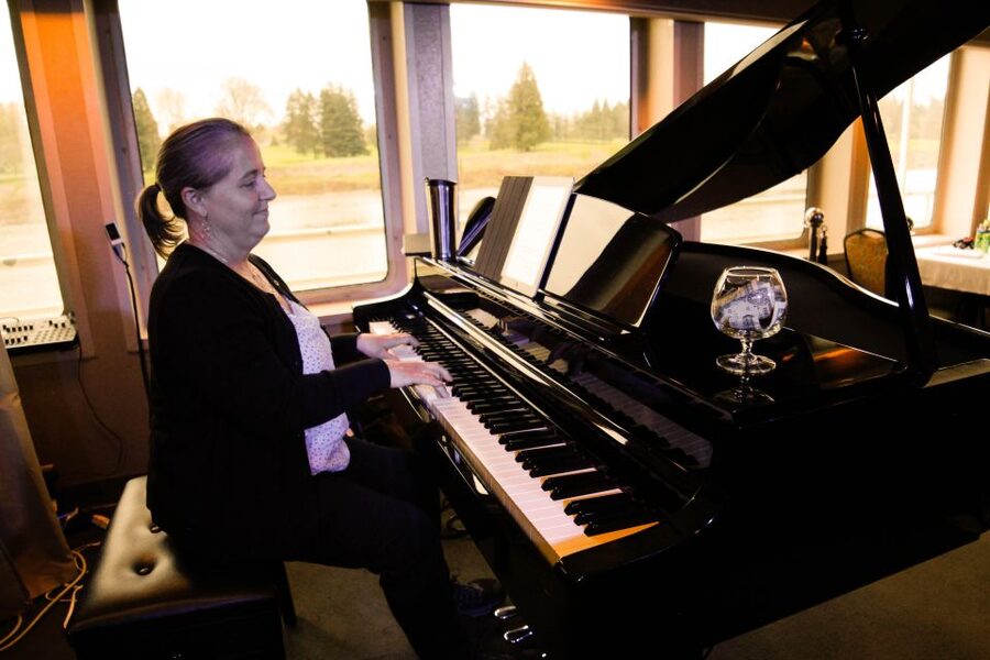 Portland: Dinner Cruise on the Willamette River - Live Piano Music While Portland Passes By