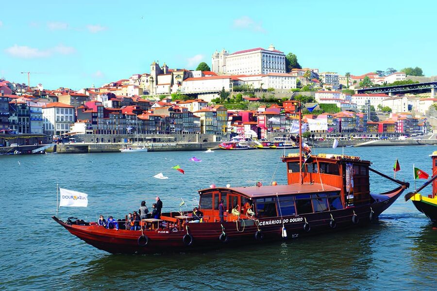 Porto: 50-Minutes Rabelo Boat Cruise on the Douro River - Finding the quay on Gaia’s riverfront
