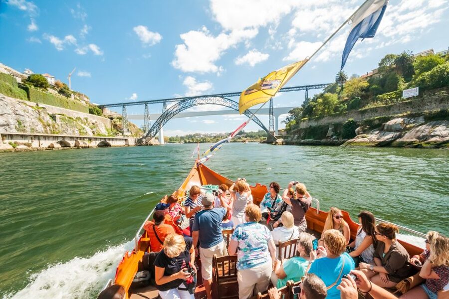 Porto: City Train Tour, River Cruise & Wine Cellar - Should you book it?
