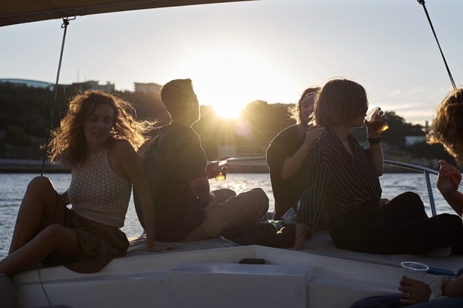 Porto: Douro River Boat Cruise with Port Wine and Snacks - What you actually drink and eat aboard